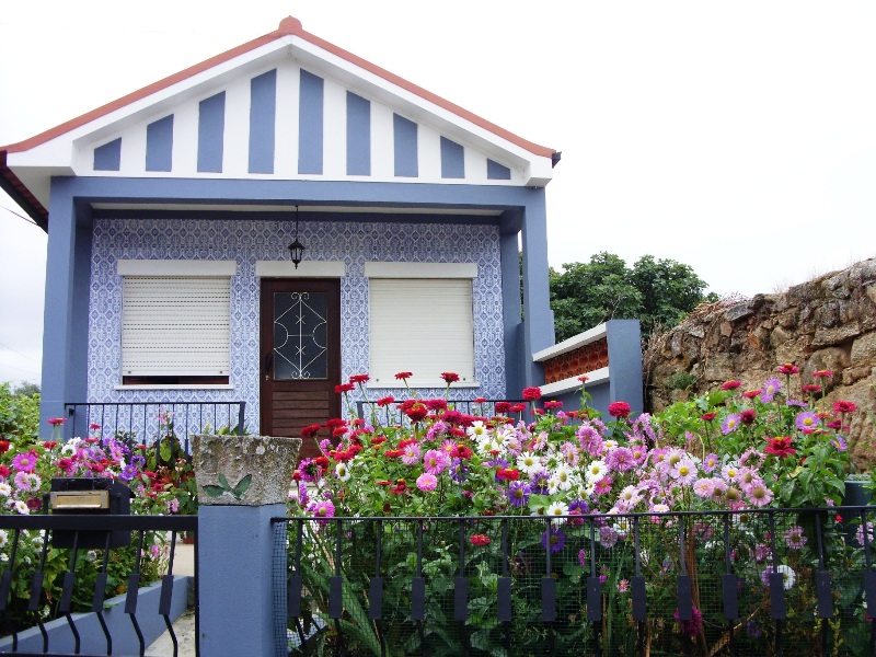 Asymmetrisch kleurrijk huisje